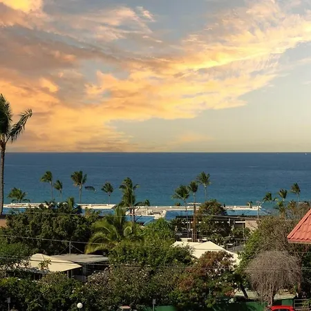Kailani Kona-Ocean View, Top Floor Downtown W Pool